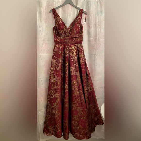 Carmen Marc Valvo Metallic Brocade Cross Front Ballgown with Pockets, Cran/Gold - Picture 4 of 7